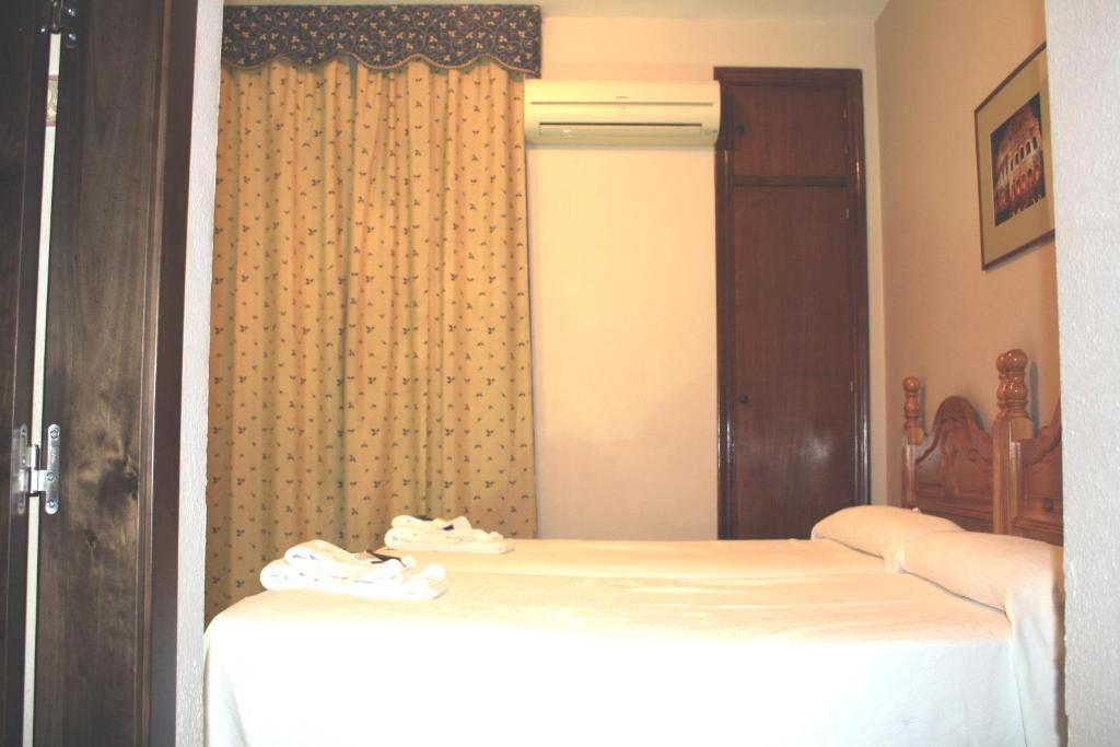 Hostal Carlos I La Línea de la Concepción Zimmer foto